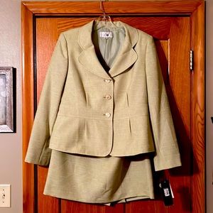 Women’s size14 lime color light weight skirt set